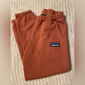 Patagonia women’s P-6 label uprisal sweatpants